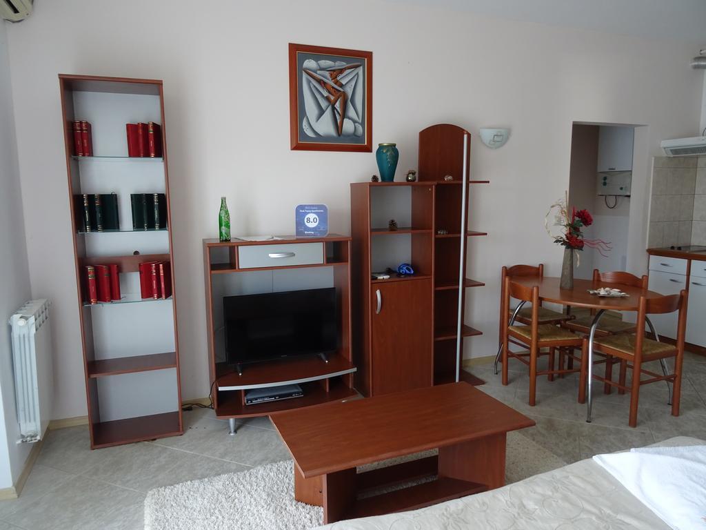 Club Topaz Apartments ネプトゥン エクステリア 写真