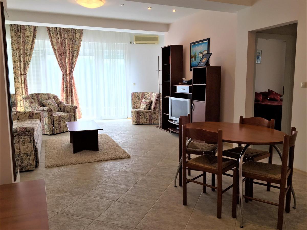 Club Topaz Apartments ネプトゥン エクステリア 写真